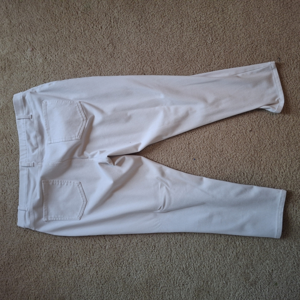 Faded Glory Women's Cropped White Pants - Picture 2 of 3